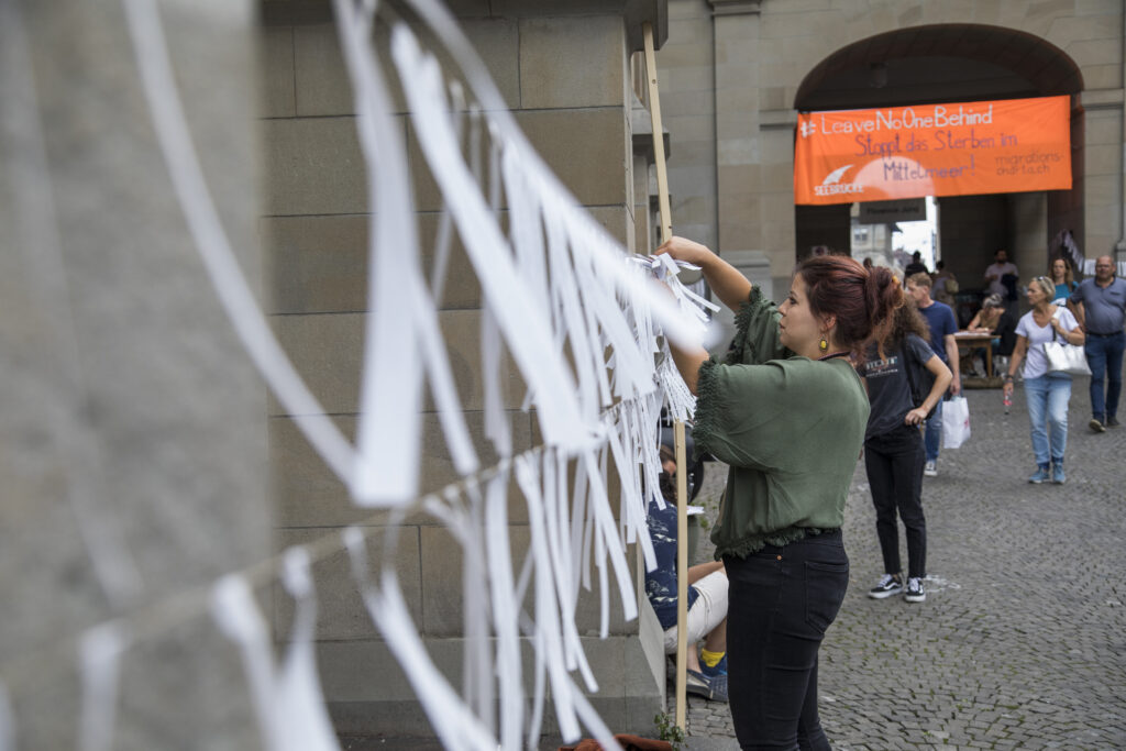Aktionen zum Flüchtlingstag «Beim Namen nennen – 38 739 Opfer der Festung Europa»