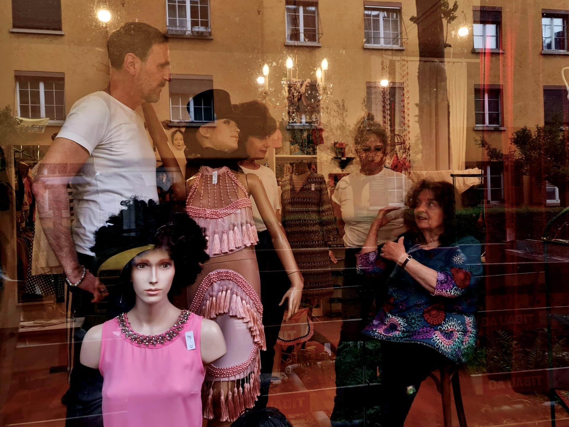 Leute machen Kleider RUndgang (c) Elly Kontoleon